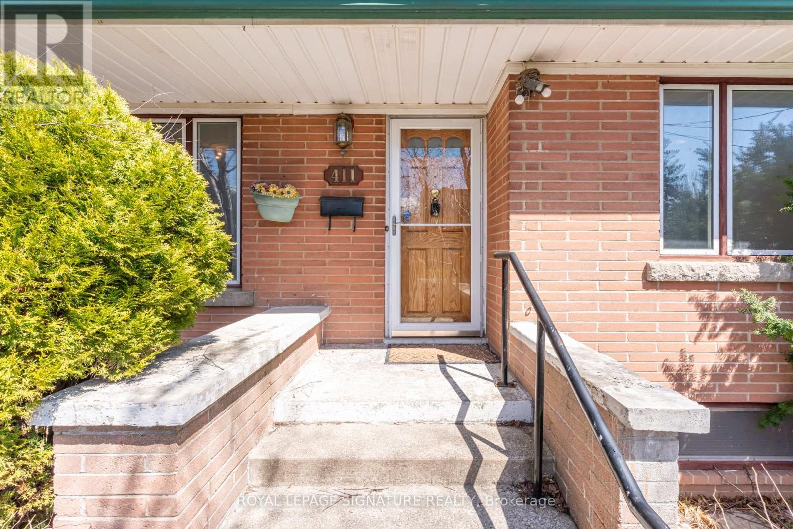 












411 MAPLEHURST AVENUE

,
Oakville (WO West),




Ontario
L6L4Y3

