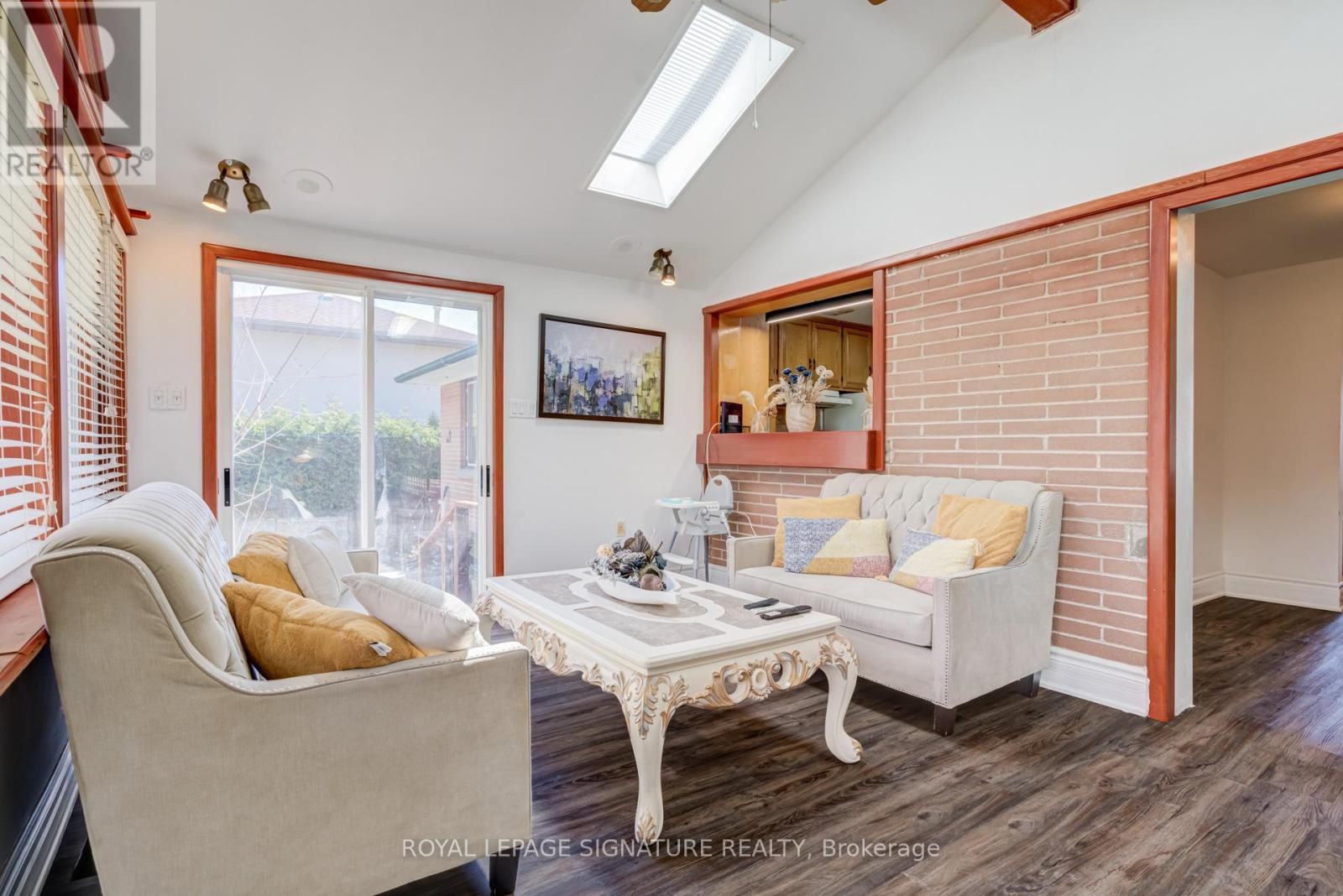












411 MAPLEHURST AVENUE

,
Oakville (WO West),




Ontario
L6L4Y3

