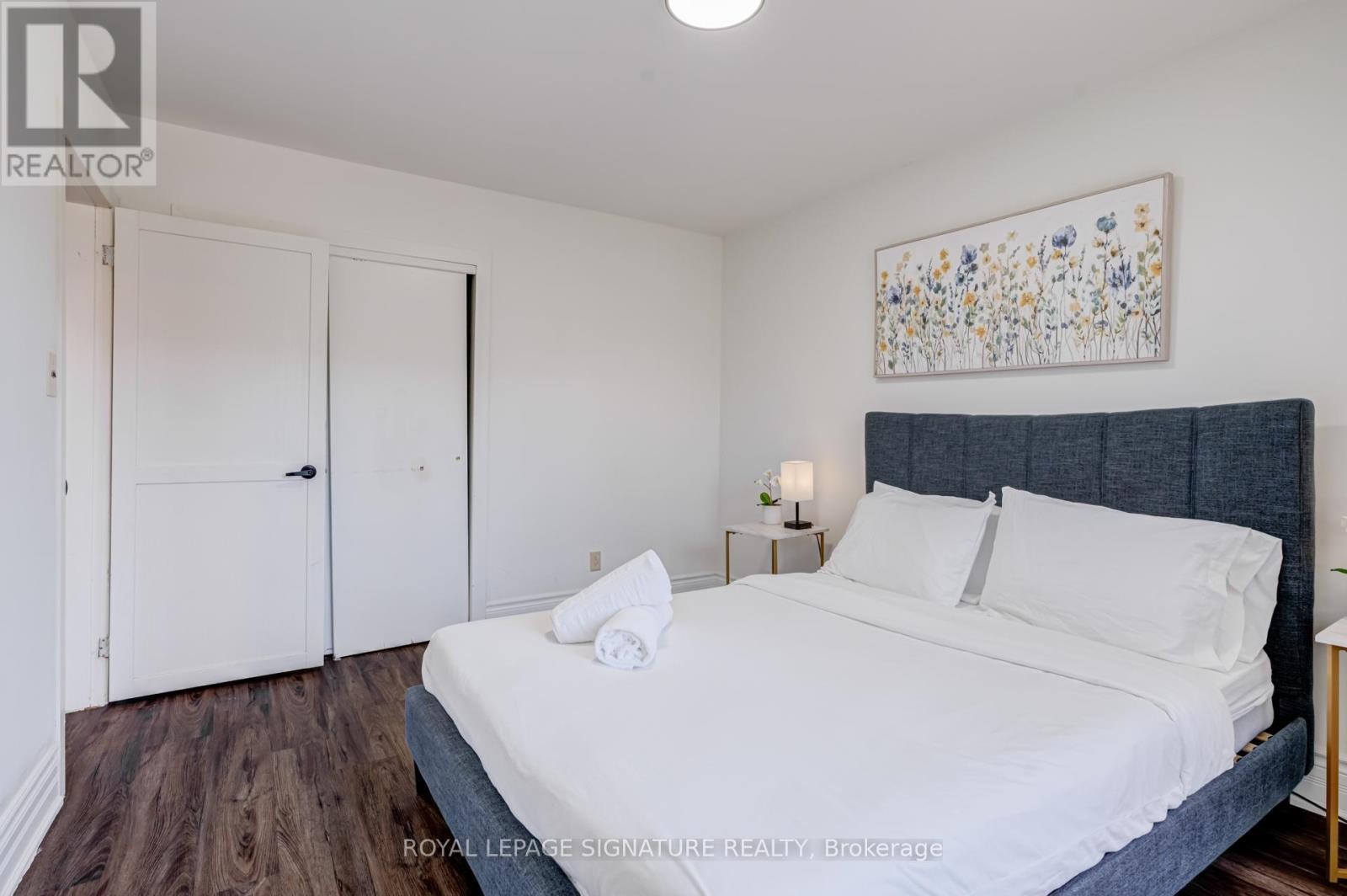 












411 MAPLEHURST AVENUE

,
Oakville (WO West),




Ontario
L6L4Y3

