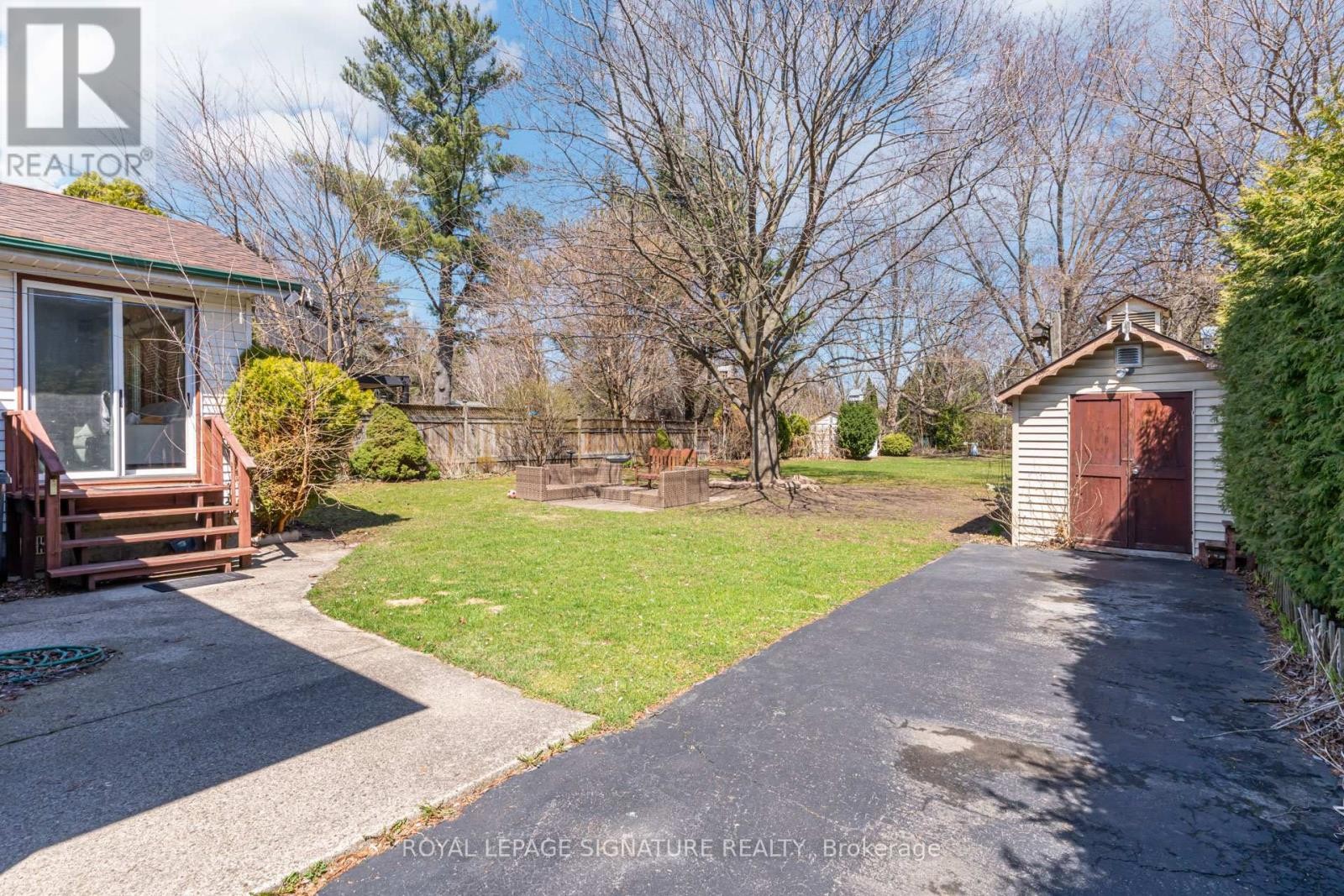 












411 MAPLEHURST AVENUE

,
Oakville (WO West),




Ontario
L6L4Y3

