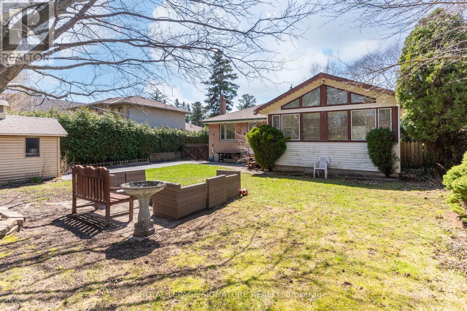 












411 MAPLEHURST AVENUE

,
Oakville (WO West),




Ontario
L6L4Y3

