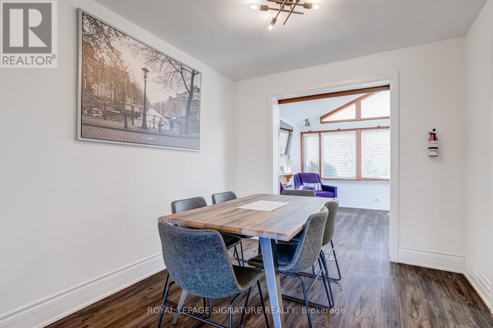 












411 MAPLEHURST AVENUE

,
Oakville (WO West),




Ontario
L6L4Y3

