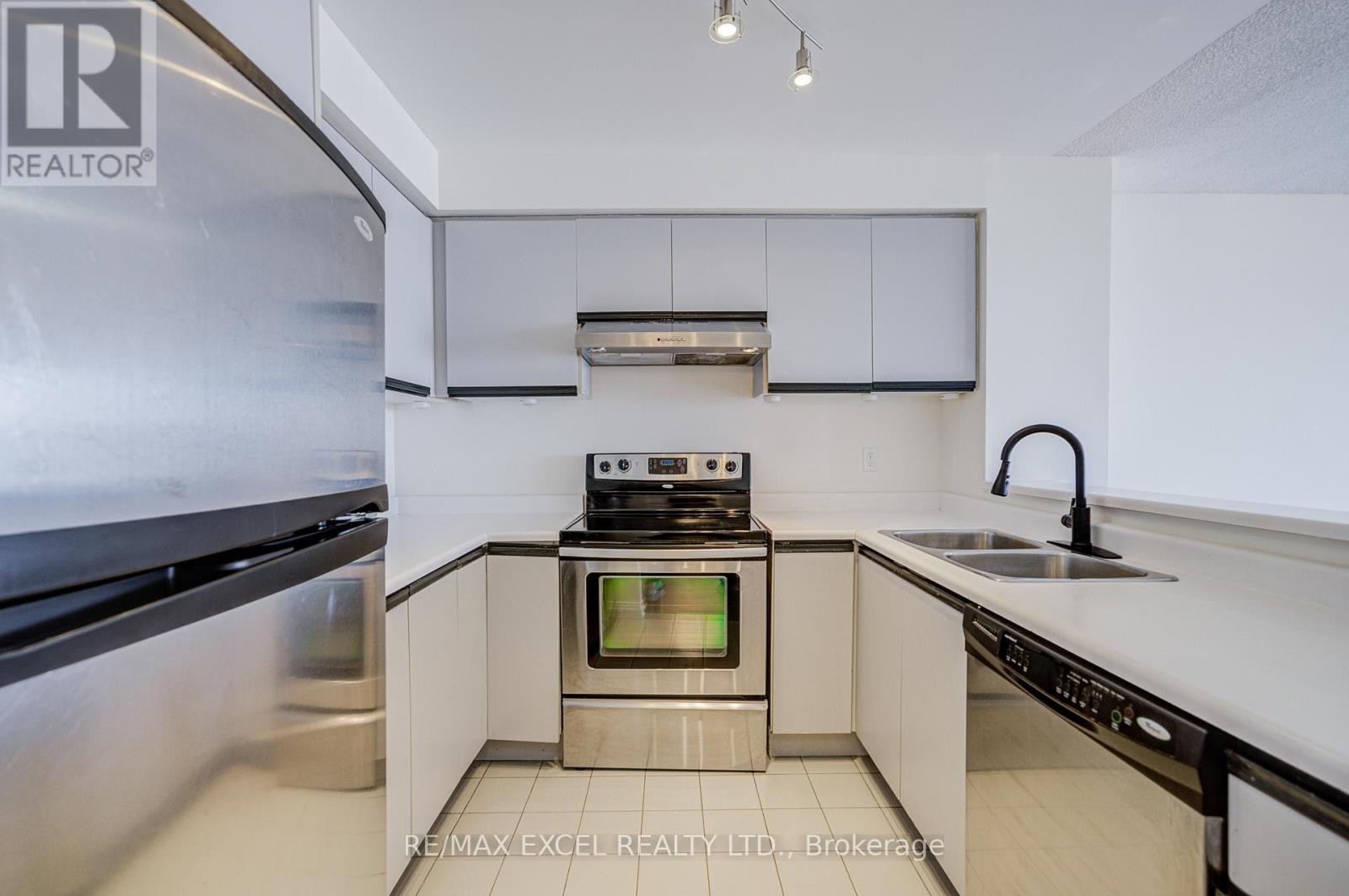 












2105 - 2269 LAKE SHORE BOULEVARD W

,
Toronto (Mimico),




Ontario
M8V3X6

