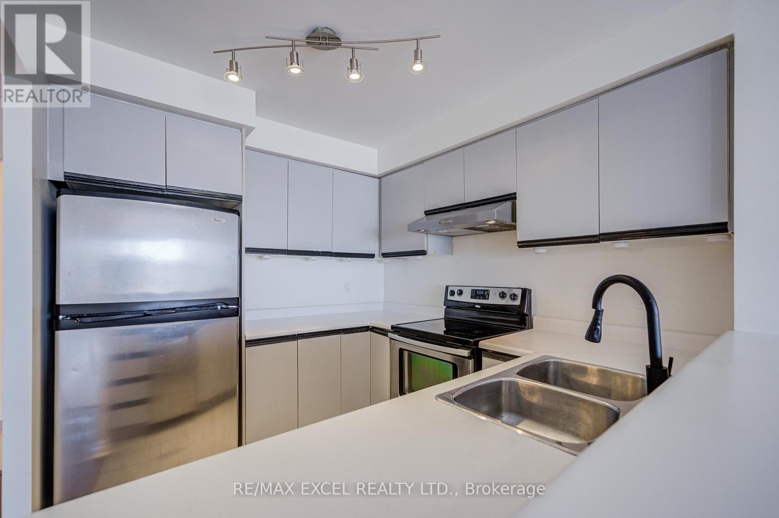 












2105 - 2269 LAKE SHORE BOULEVARD W

,
Toronto (Mimico),




Ontario
M8V3X6

