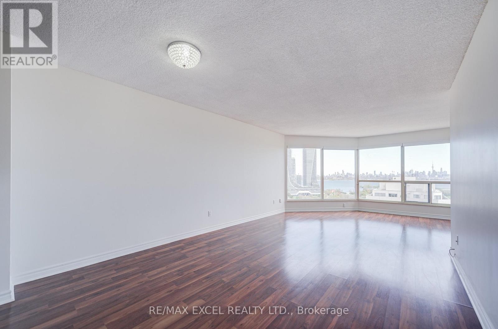 












2105 - 2269 LAKE SHORE BOULEVARD W

,
Toronto (Mimico),




Ontario
M8V3X6

