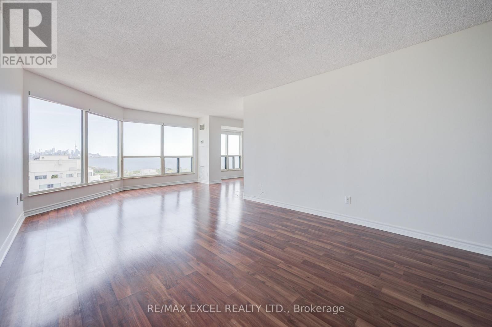 












2105 - 2269 LAKE SHORE BOULEVARD W

,
Toronto (Mimico),




Ontario
M8V3X6

