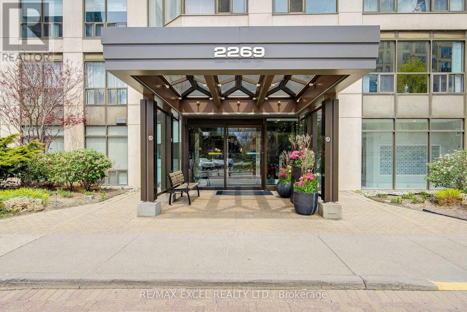 












2105 - 2269 LAKE SHORE BOULEVARD W

,
Toronto (Mimico),




Ontario
M8V3X6

