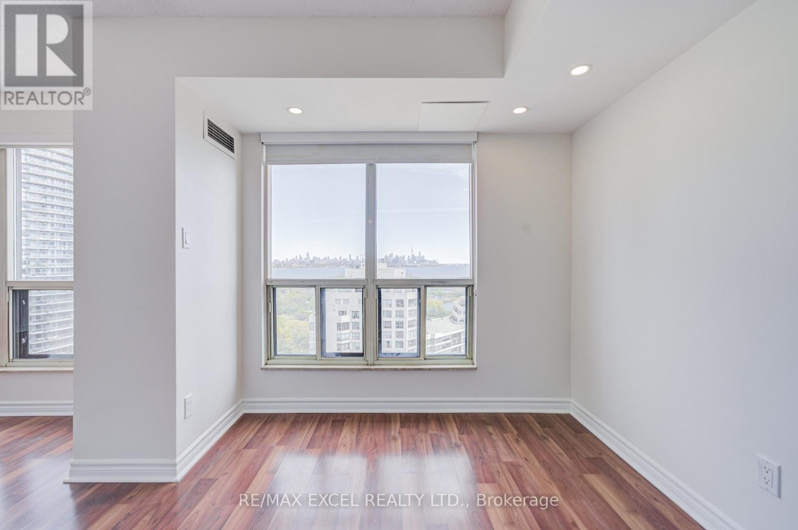 












2105 - 2269 LAKE SHORE BOULEVARD W

,
Toronto (Mimico),




Ontario
M8V3X6

