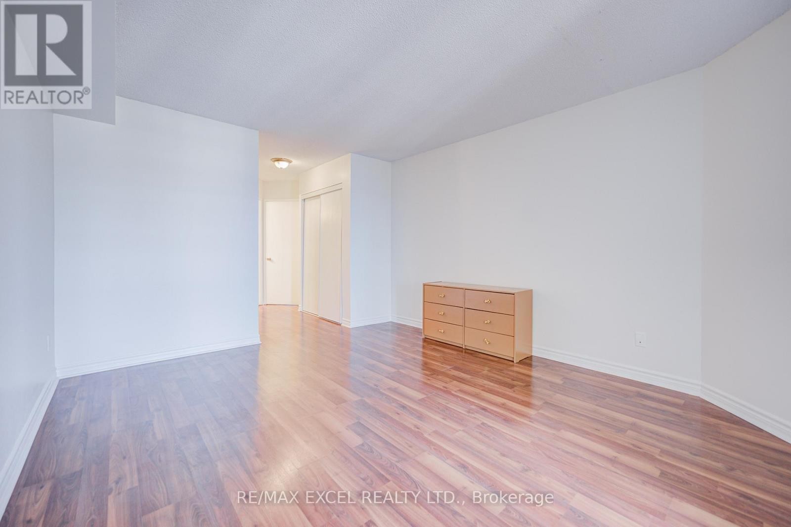 












2105 - 2269 LAKE SHORE BOULEVARD W

,
Toronto (Mimico),




Ontario
M8V3X6


