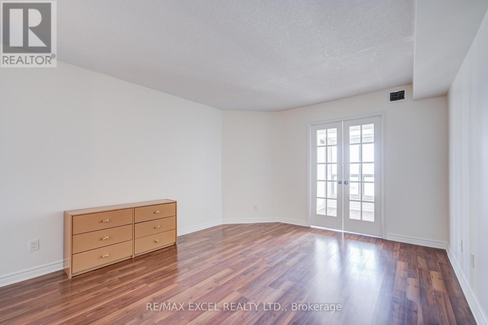 












2105 - 2269 LAKE SHORE BOULEVARD W

,
Toronto (Mimico),




Ontario
M8V3X6

