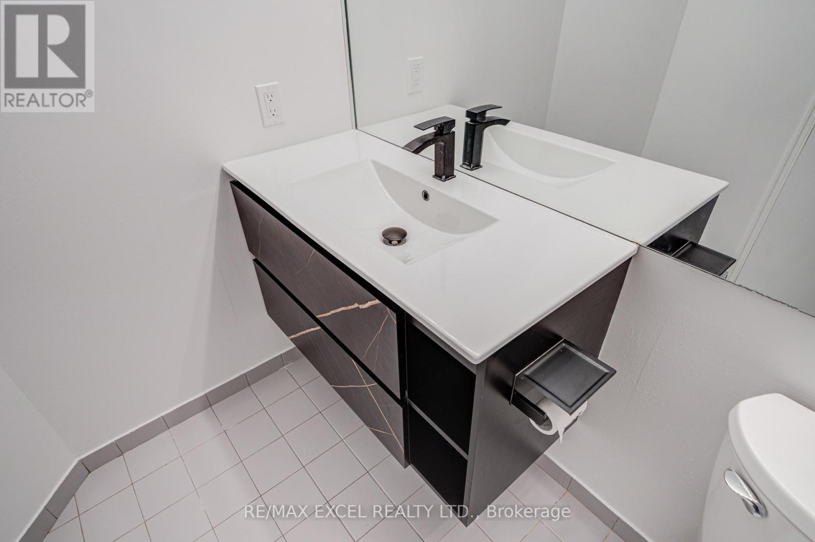 












2105 - 2269 LAKE SHORE BOULEVARD W

,
Toronto (Mimico),




Ontario
M8V3X6

