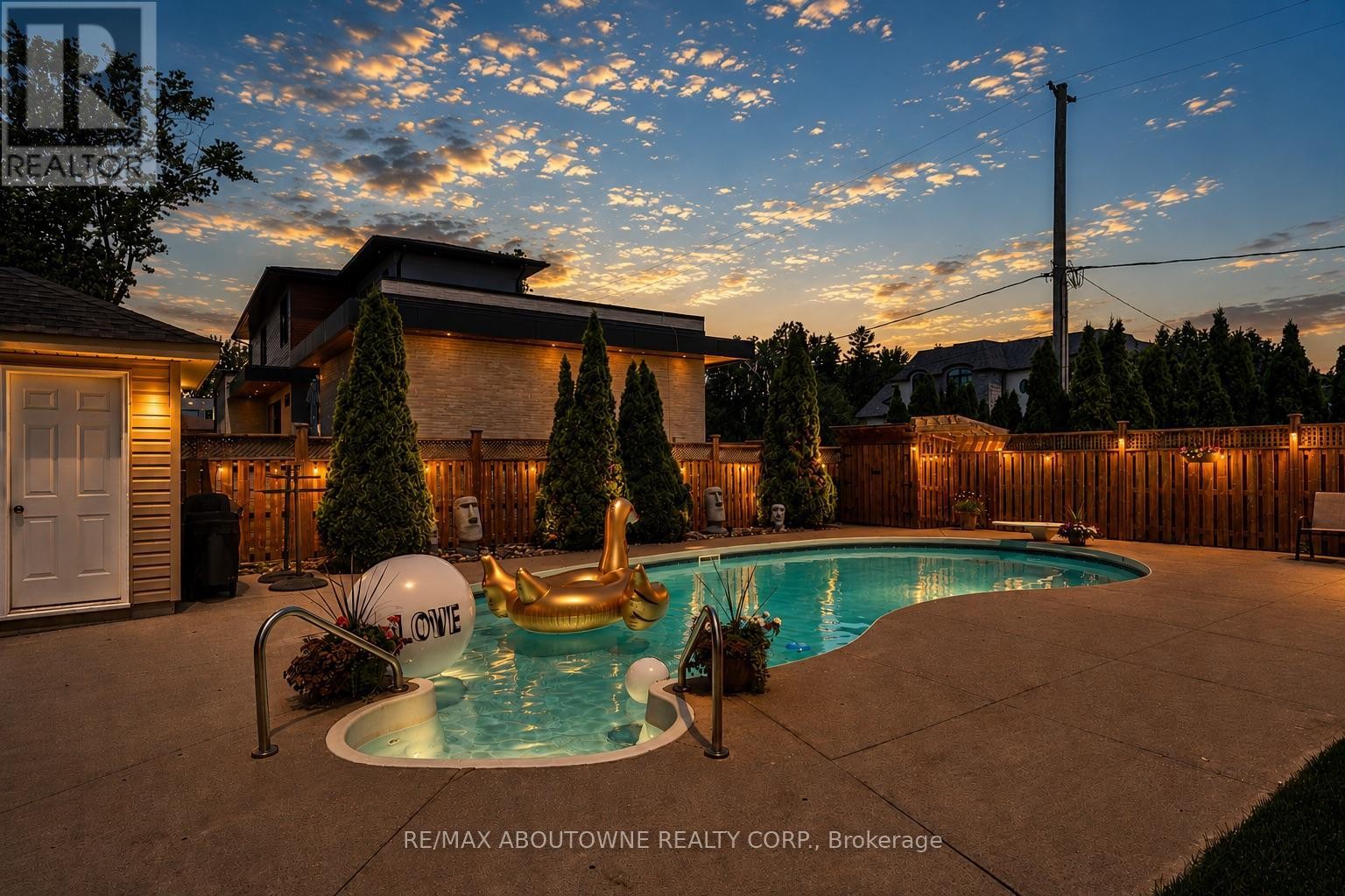 












390 SEATON DRIVE

,
Oakville (WO West),




Ontario
L6L3Y2

