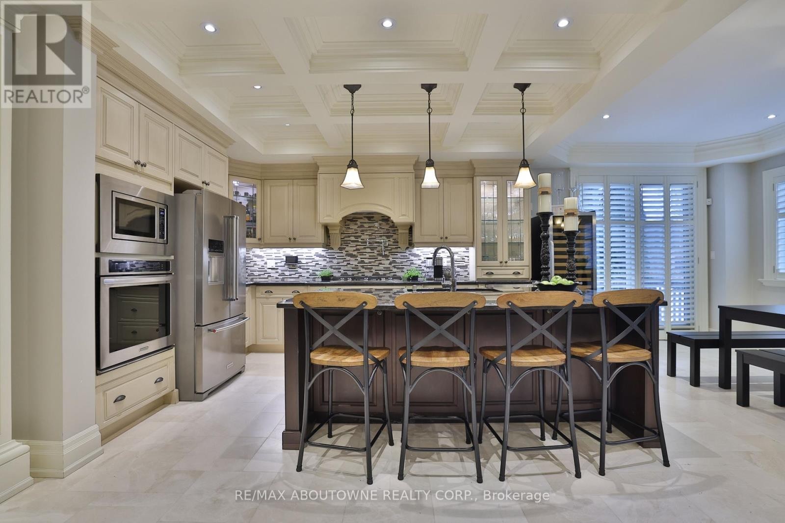 












390 SEATON DRIVE

,
Oakville (WO West),




Ontario
L6L3Y2

