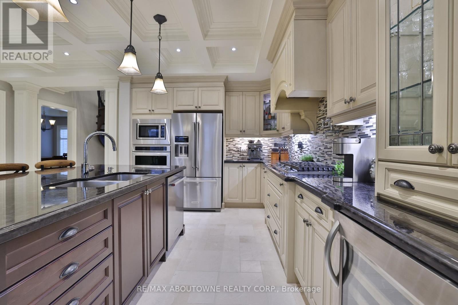 












390 SEATON DRIVE

,
Oakville (WO West),




Ontario
L6L3Y2

