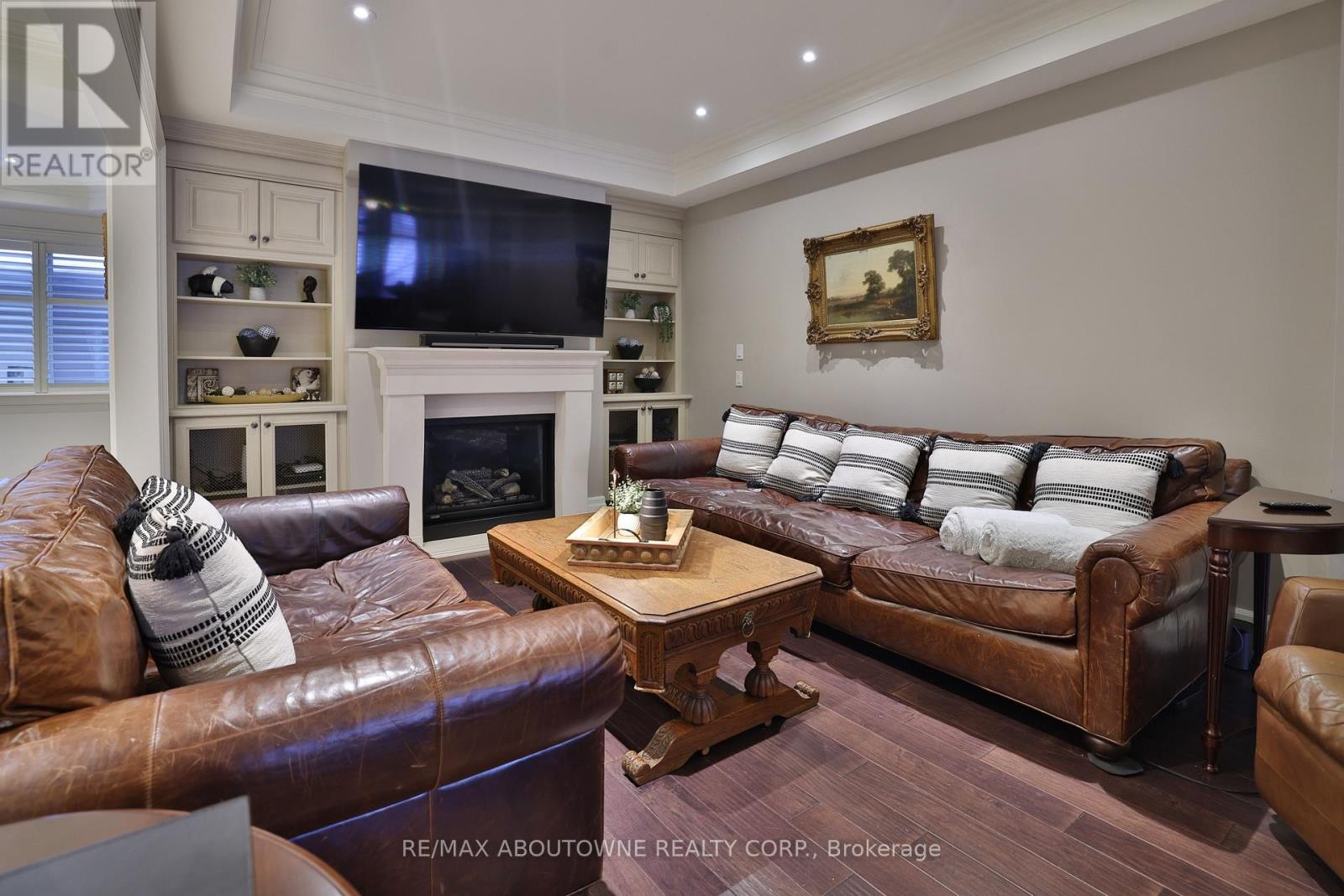 












390 SEATON DRIVE

,
Oakville (WO West),




Ontario
L6L3Y2

