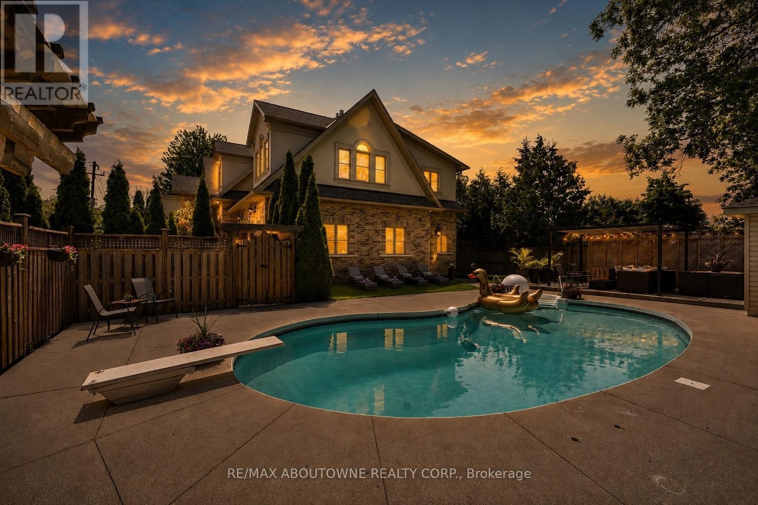 












390 SEATON DRIVE

,
Oakville (WO West),




Ontario
L6L3Y2


