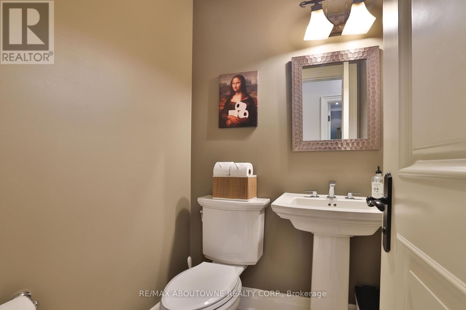 












390 SEATON DRIVE

,
Oakville (WO West),




Ontario
L6L3Y2

