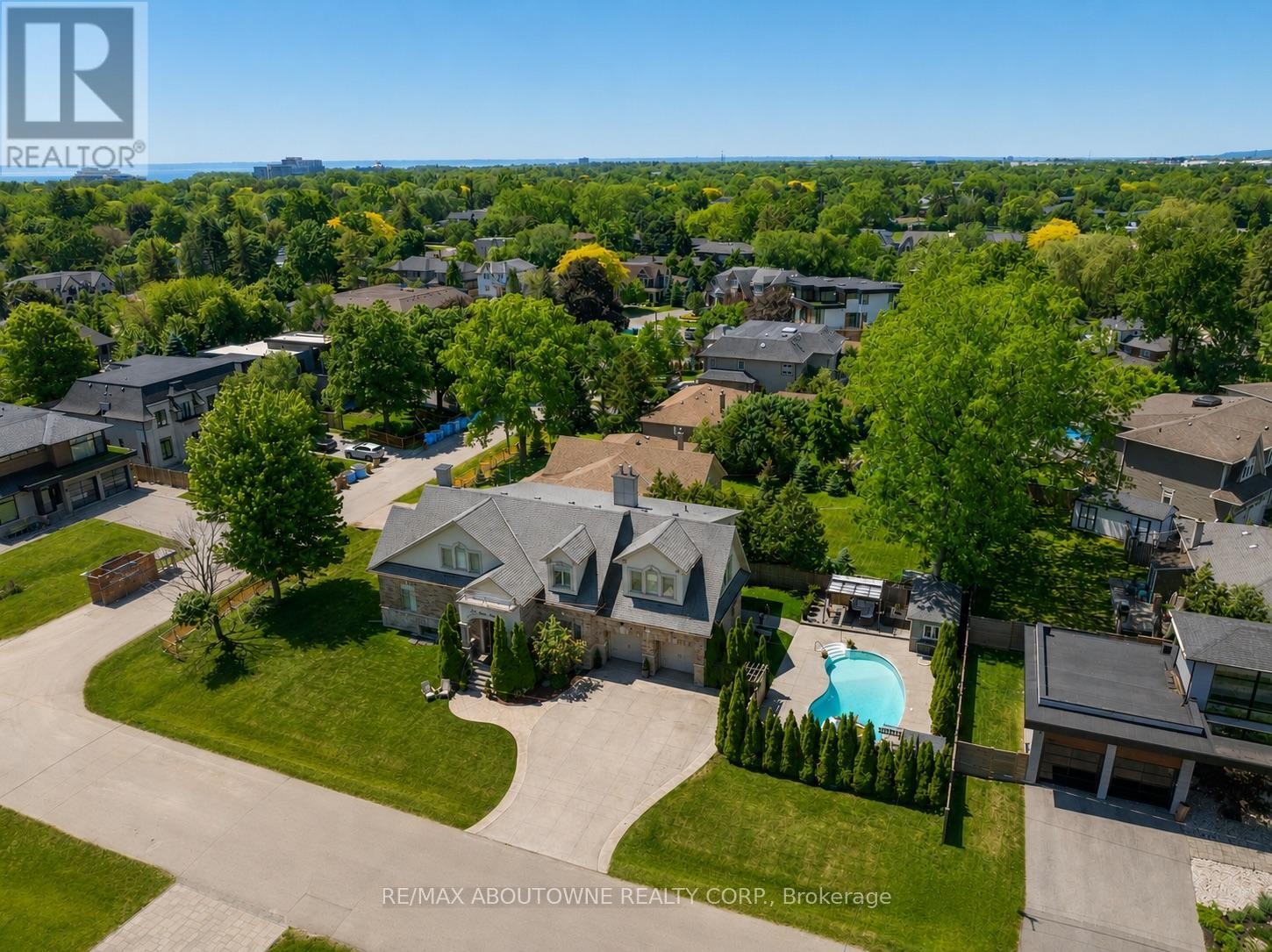 












390 SEATON DRIVE

,
Oakville (WO West),




Ontario
L6L3Y2

