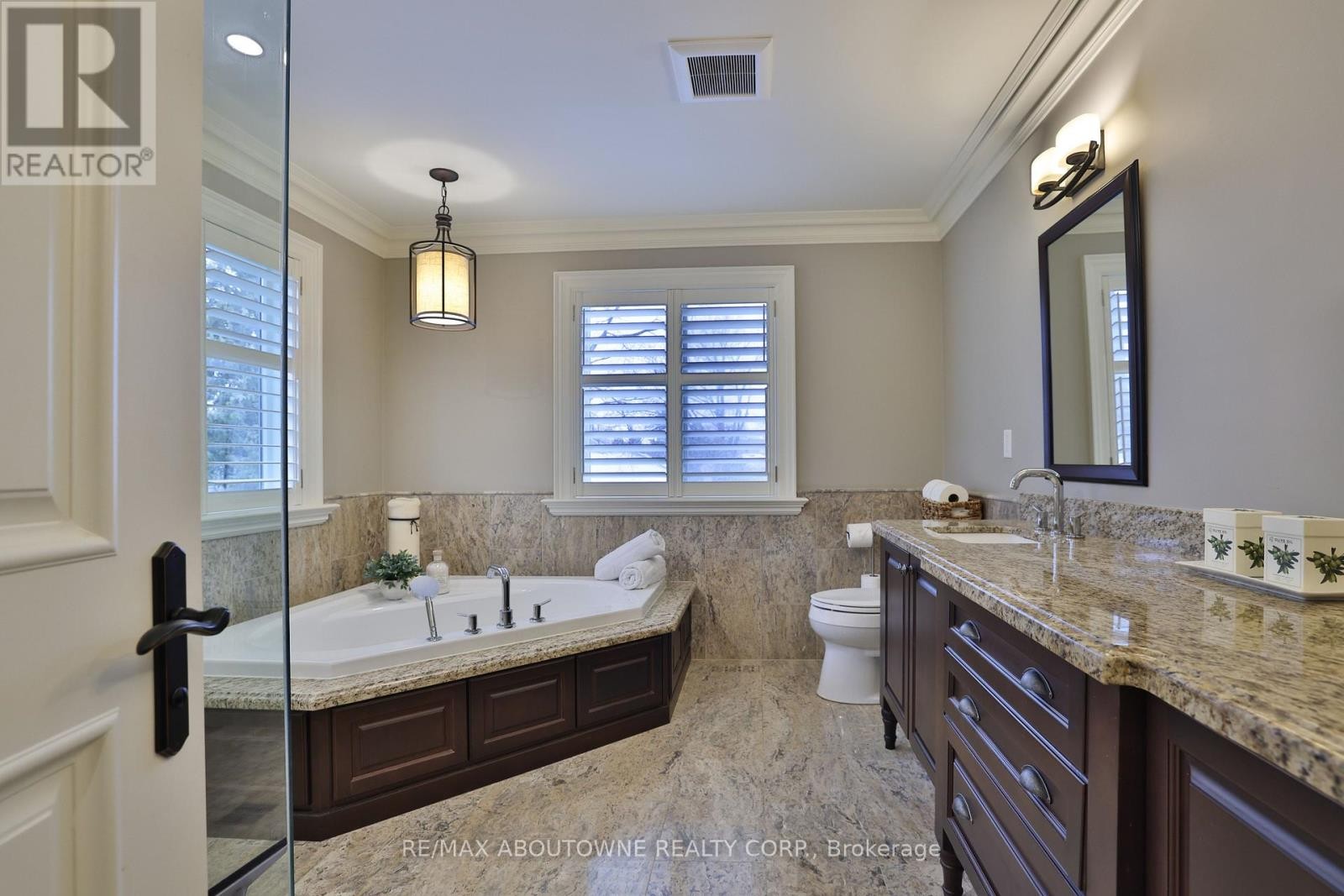 












390 SEATON DRIVE

,
Oakville (WO West),




Ontario
L6L3Y2

