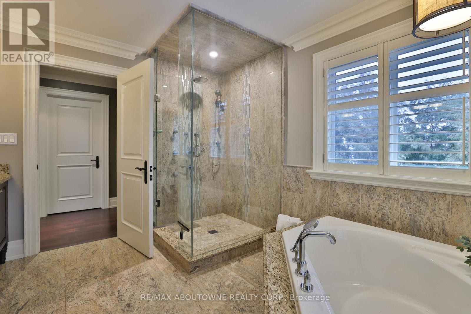 












390 SEATON DRIVE

,
Oakville (WO West),




Ontario
L6L3Y2

