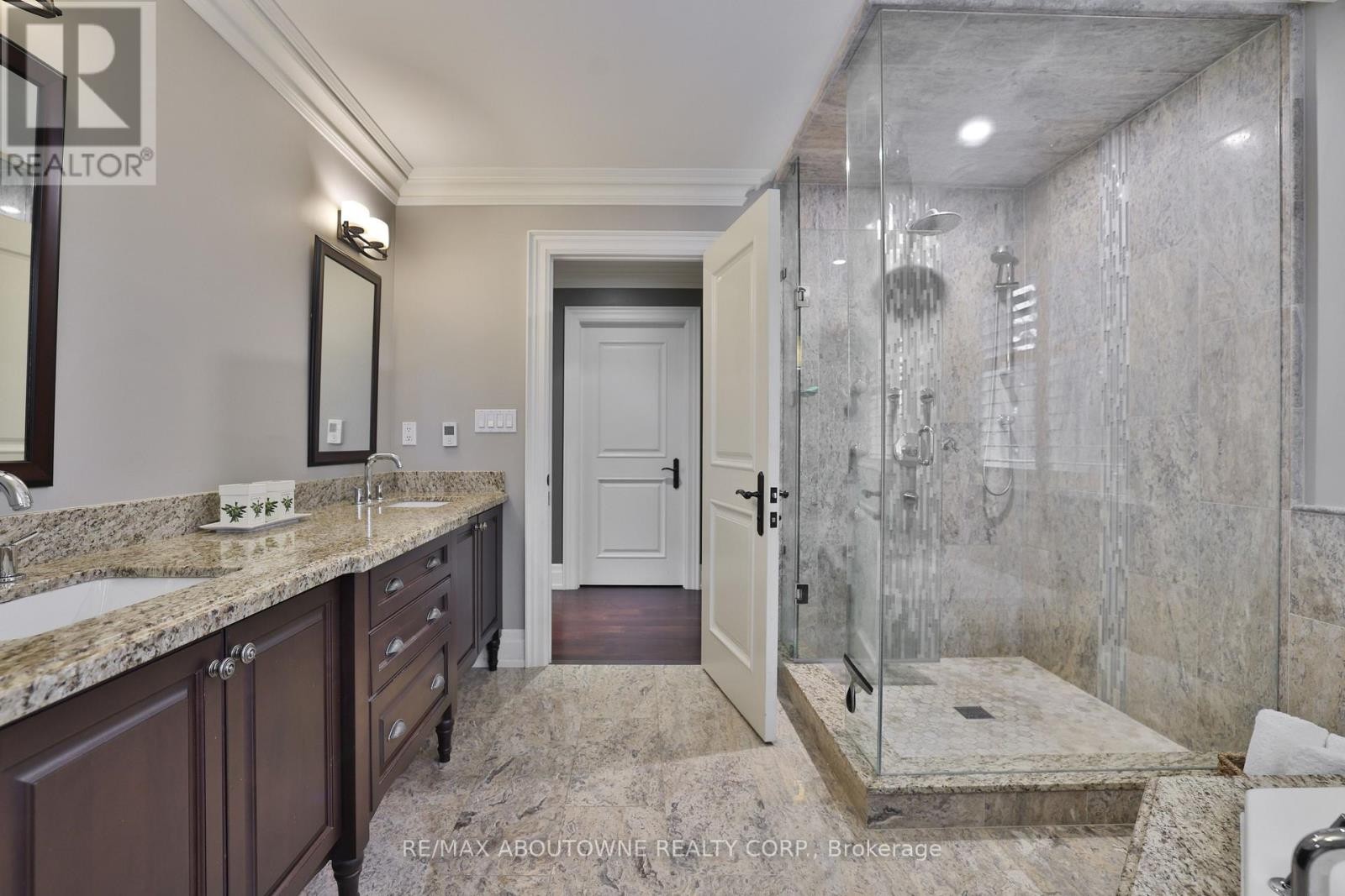 












390 SEATON DRIVE

,
Oakville (WO West),




Ontario
L6L3Y2

