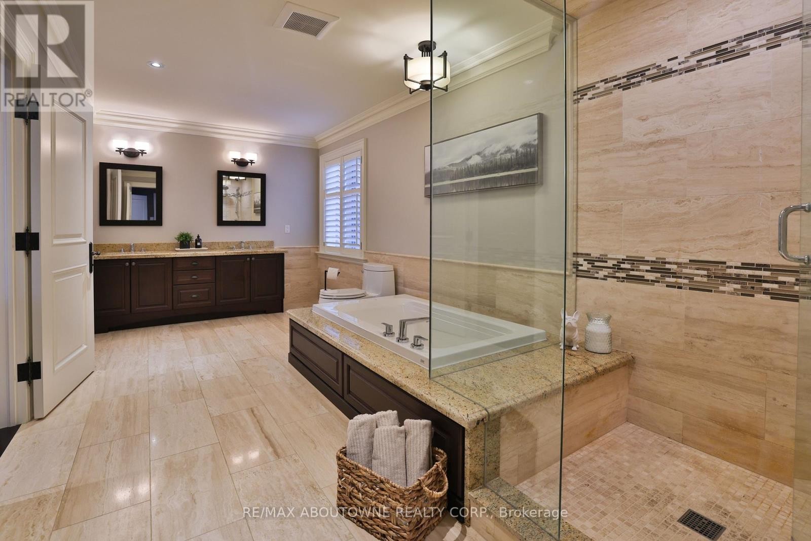 












390 SEATON DRIVE

,
Oakville (WO West),




Ontario
L6L3Y2

