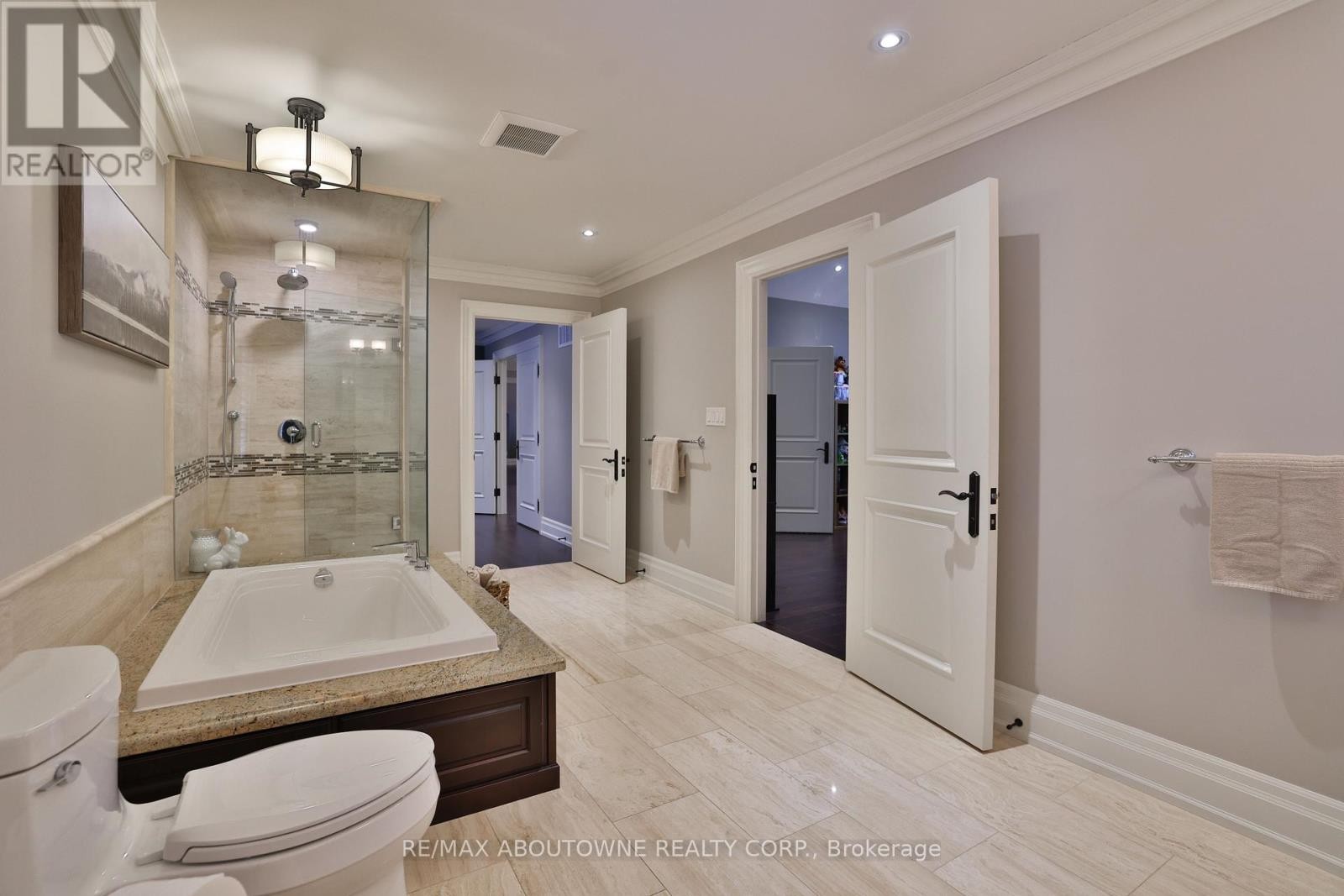 












390 SEATON DRIVE

,
Oakville (WO West),




Ontario
L6L3Y2

