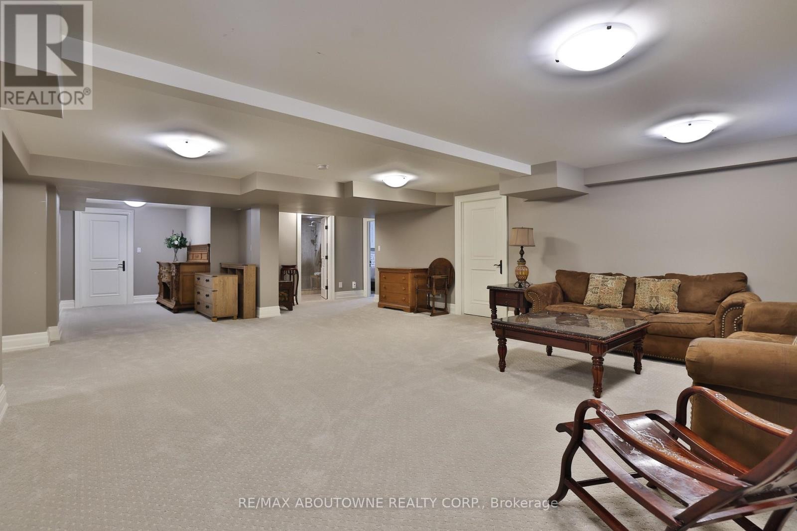 












390 SEATON DRIVE

,
Oakville (WO West),




Ontario
L6L3Y2

