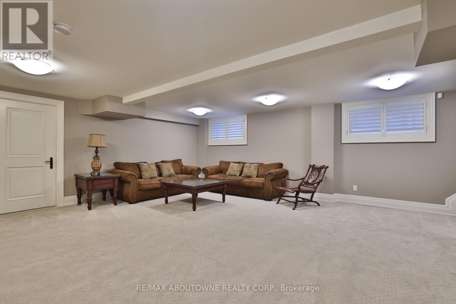 












390 SEATON DRIVE

,
Oakville (WO West),




Ontario
L6L3Y2

