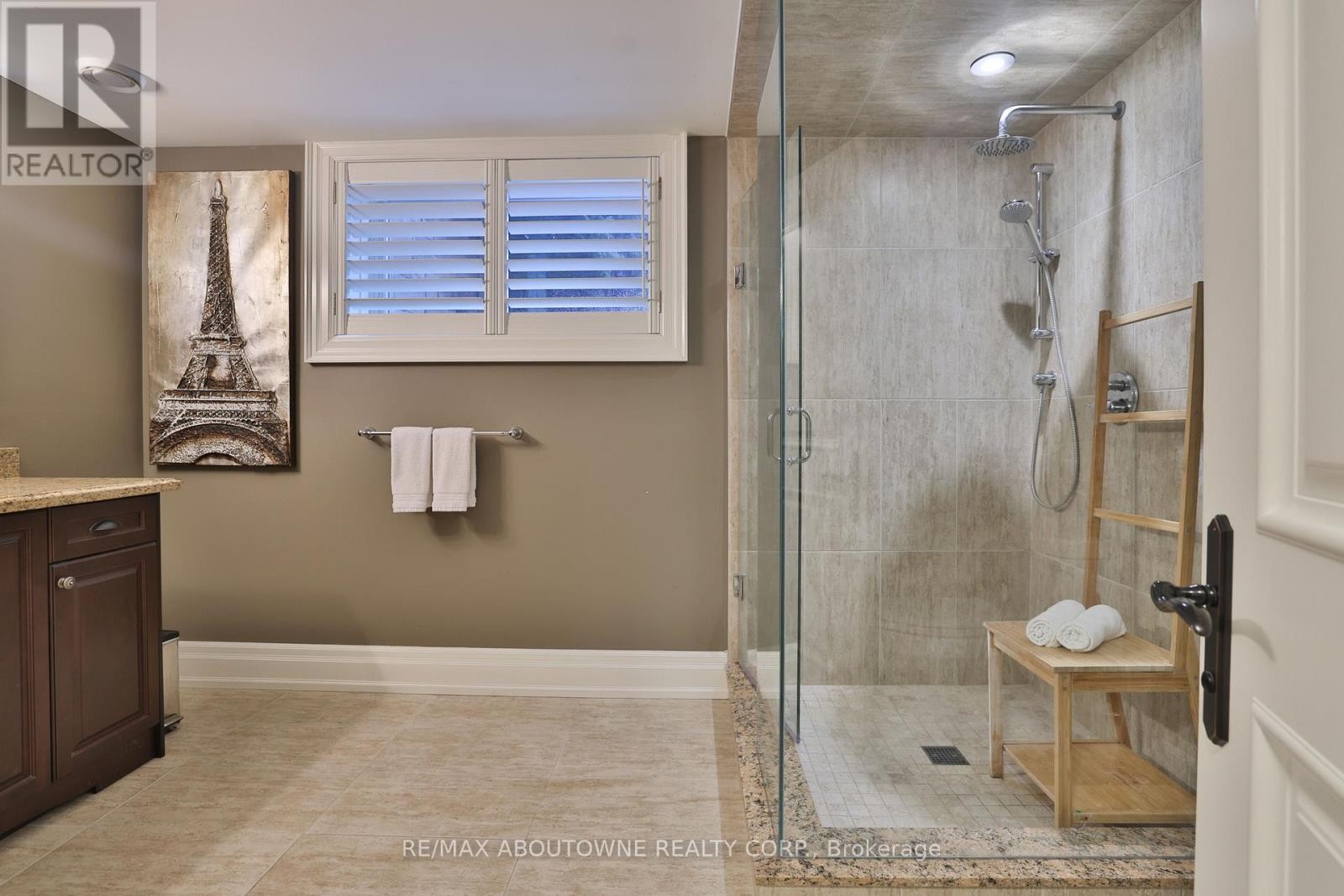 












390 SEATON DRIVE

,
Oakville (WO West),




Ontario
L6L3Y2


