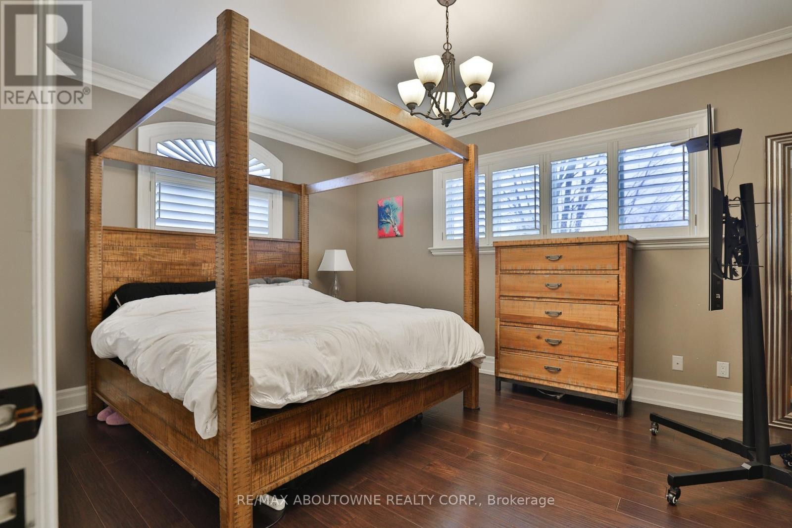 












390 SEATON DRIVE

,
Oakville (WO West),




Ontario
L6L3Y2

