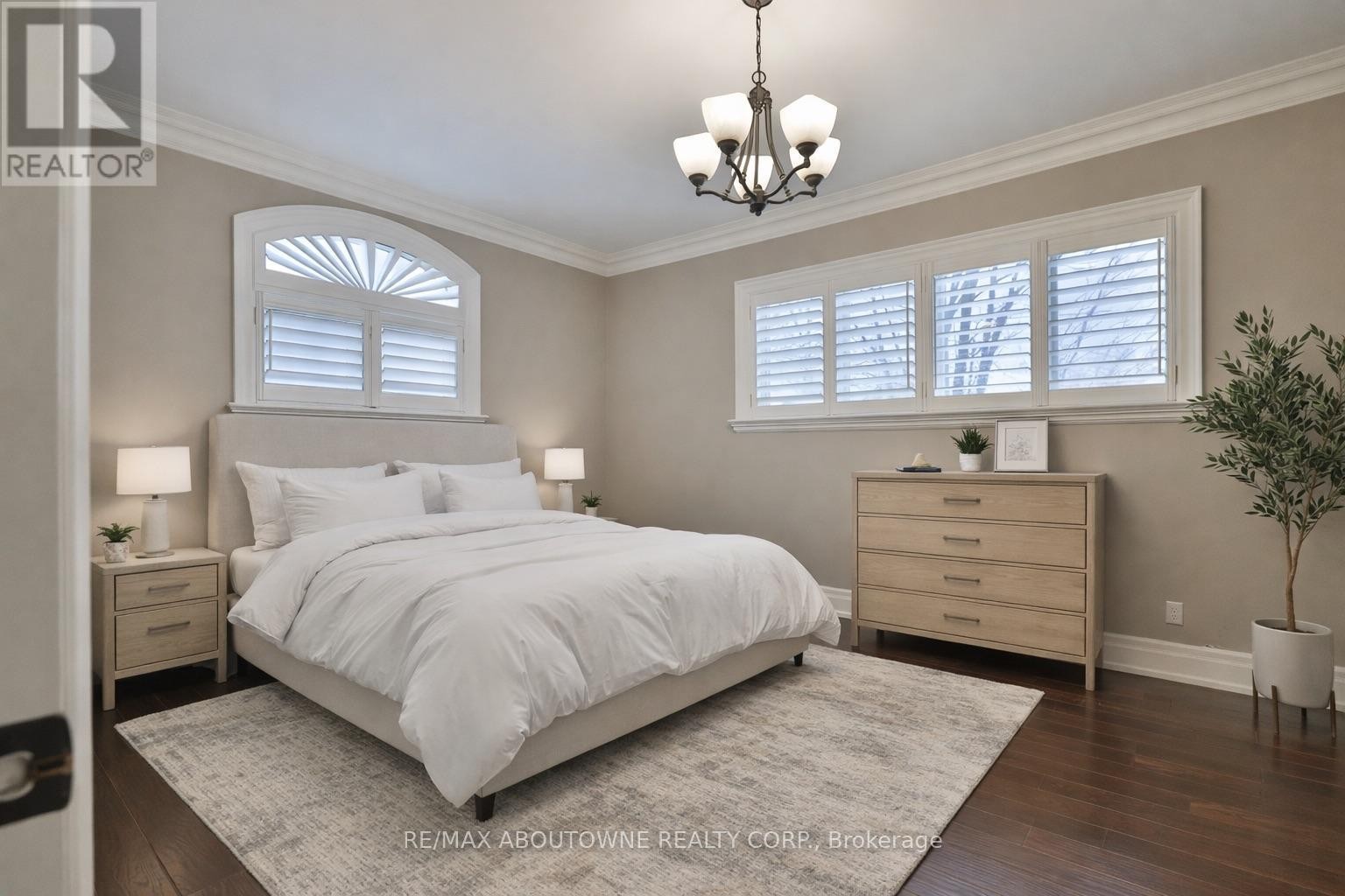 












390 SEATON DRIVE

,
Oakville (WO West),




Ontario
L6L3Y2

