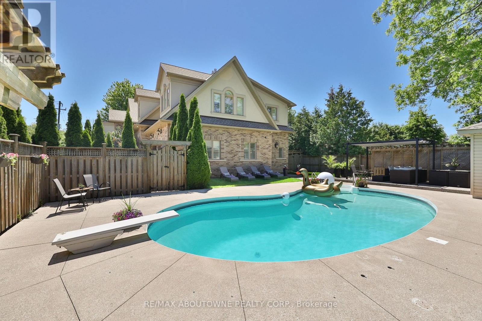 












390 SEATON DRIVE

,
Oakville (WO West),




Ontario
L6L3Y2


