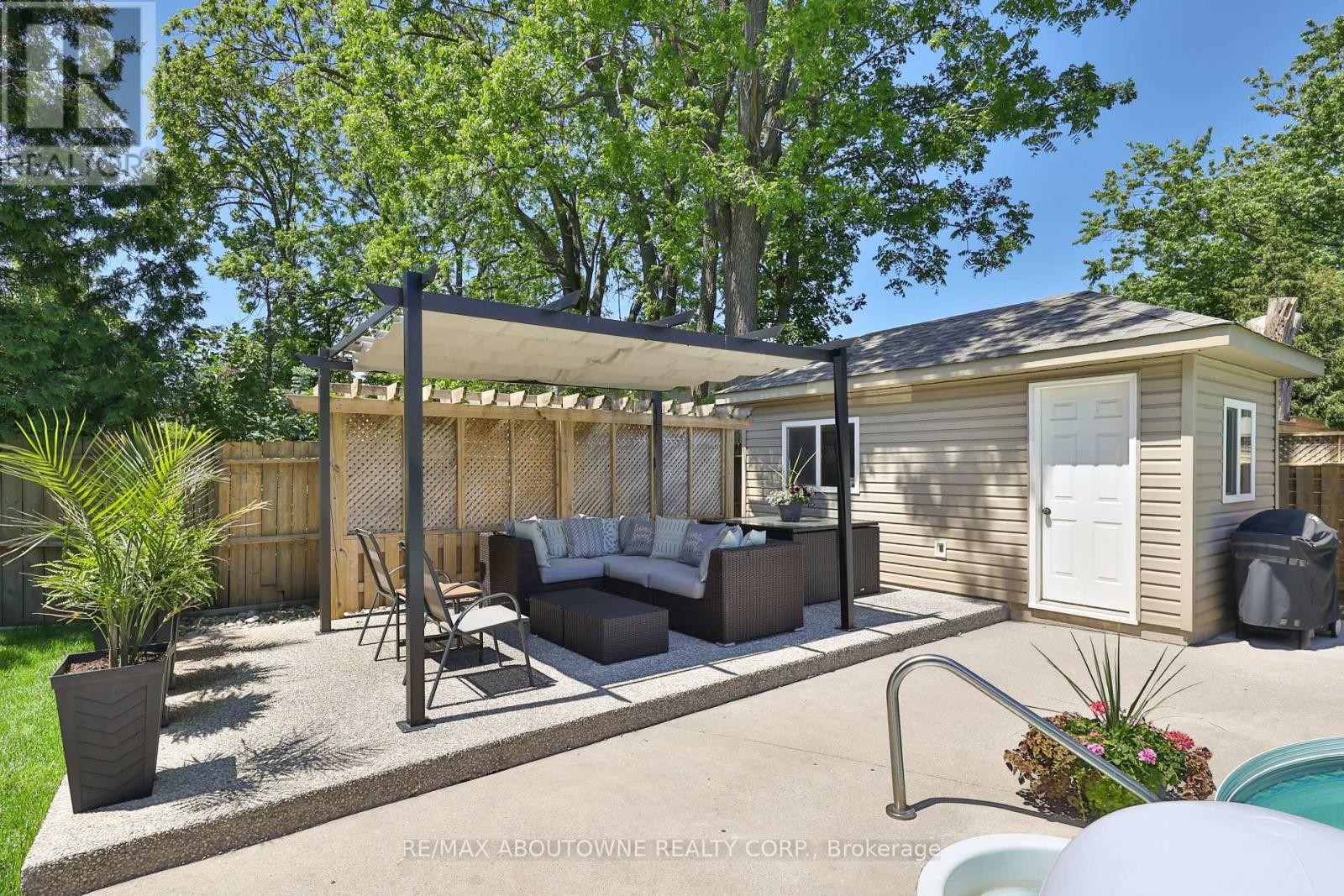 












390 SEATON DRIVE

,
Oakville (WO West),




Ontario
L6L3Y2

