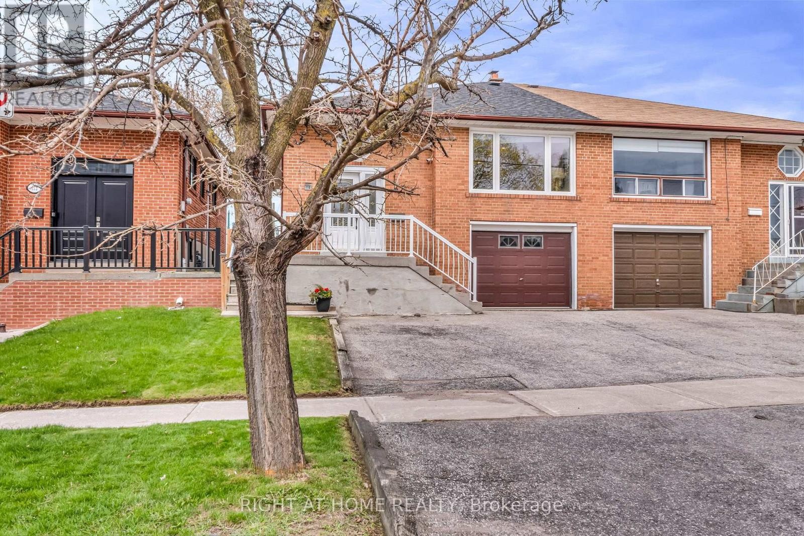 












110 VICTORY DRIVE

,
Toronto (Downsview-Roding-CFB),




Ontario
M3M2J8

