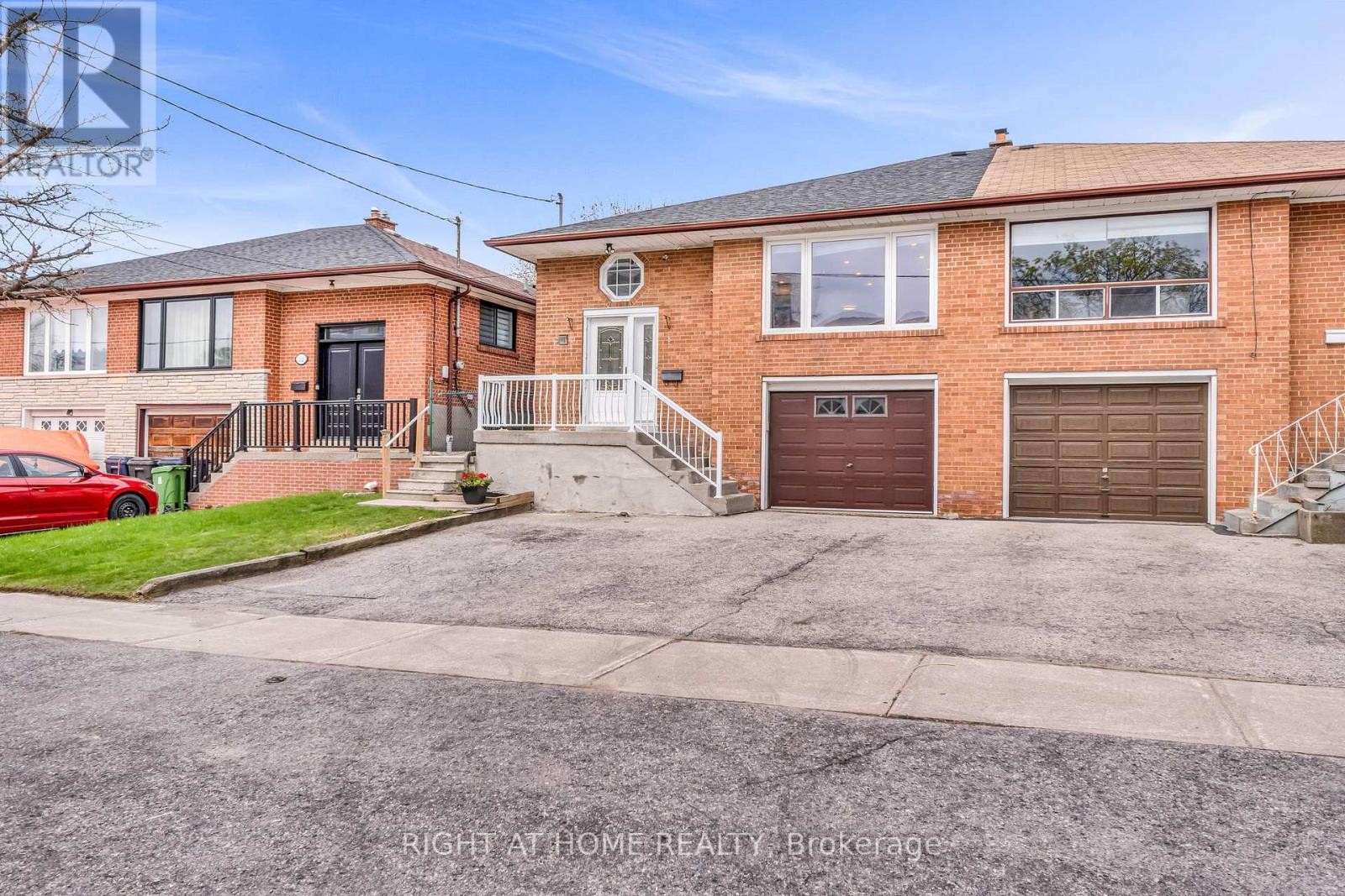 












110 VICTORY DRIVE

,
Toronto (Downsview-Roding-CFB),




Ontario
M3M2J8

