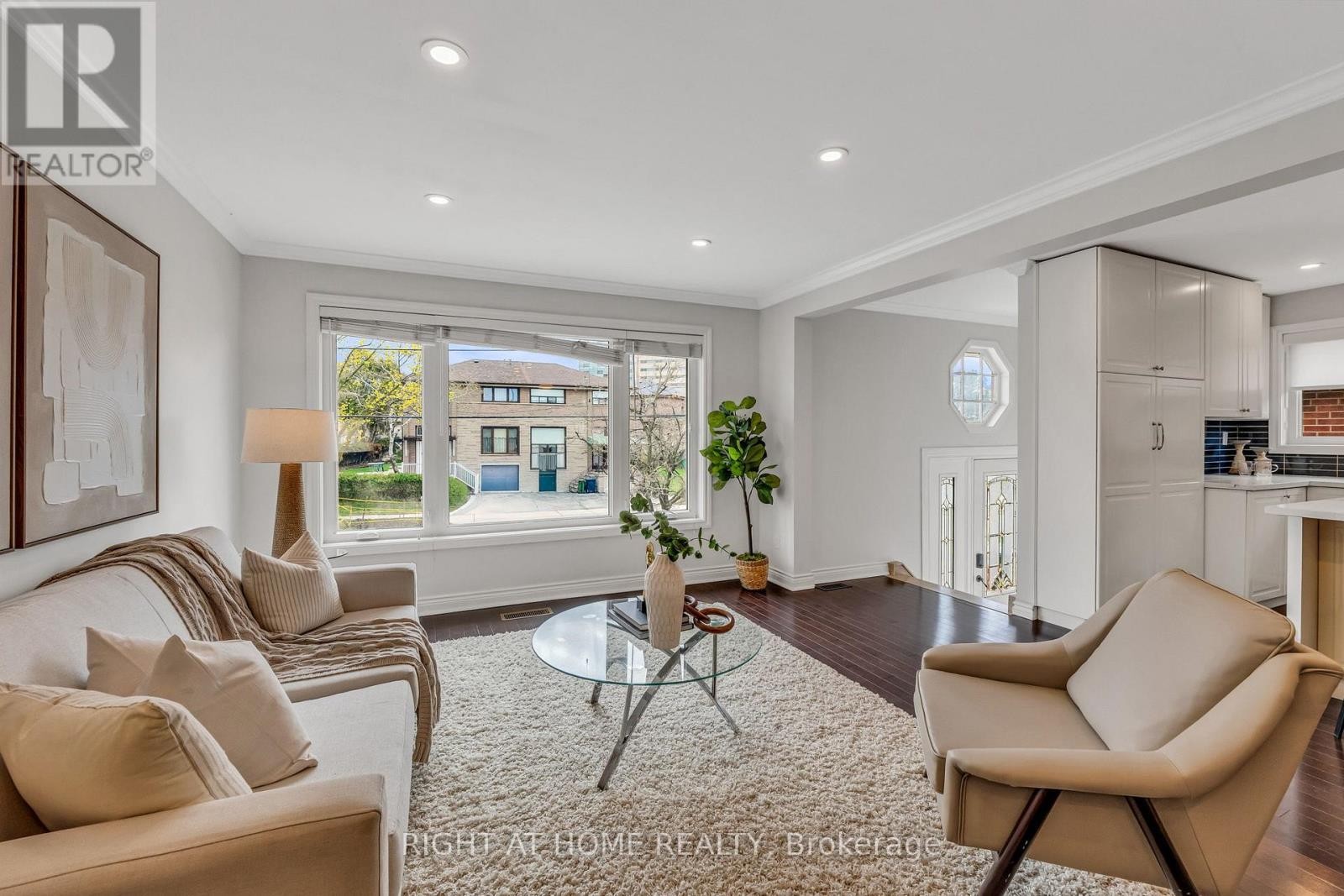












110 VICTORY DRIVE

,
Toronto (Downsview-Roding-CFB),




Ontario
M3M2J8


