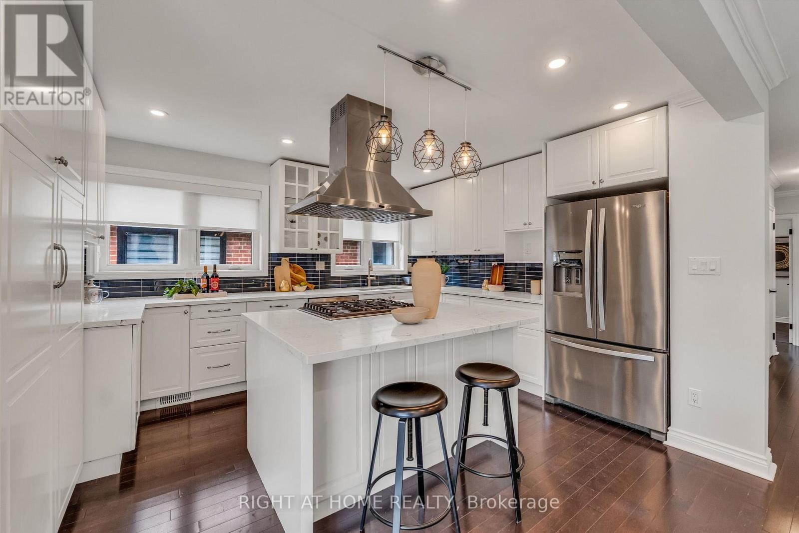 












110 VICTORY DRIVE

,
Toronto (Downsview-Roding-CFB),




Ontario
M3M2J8

