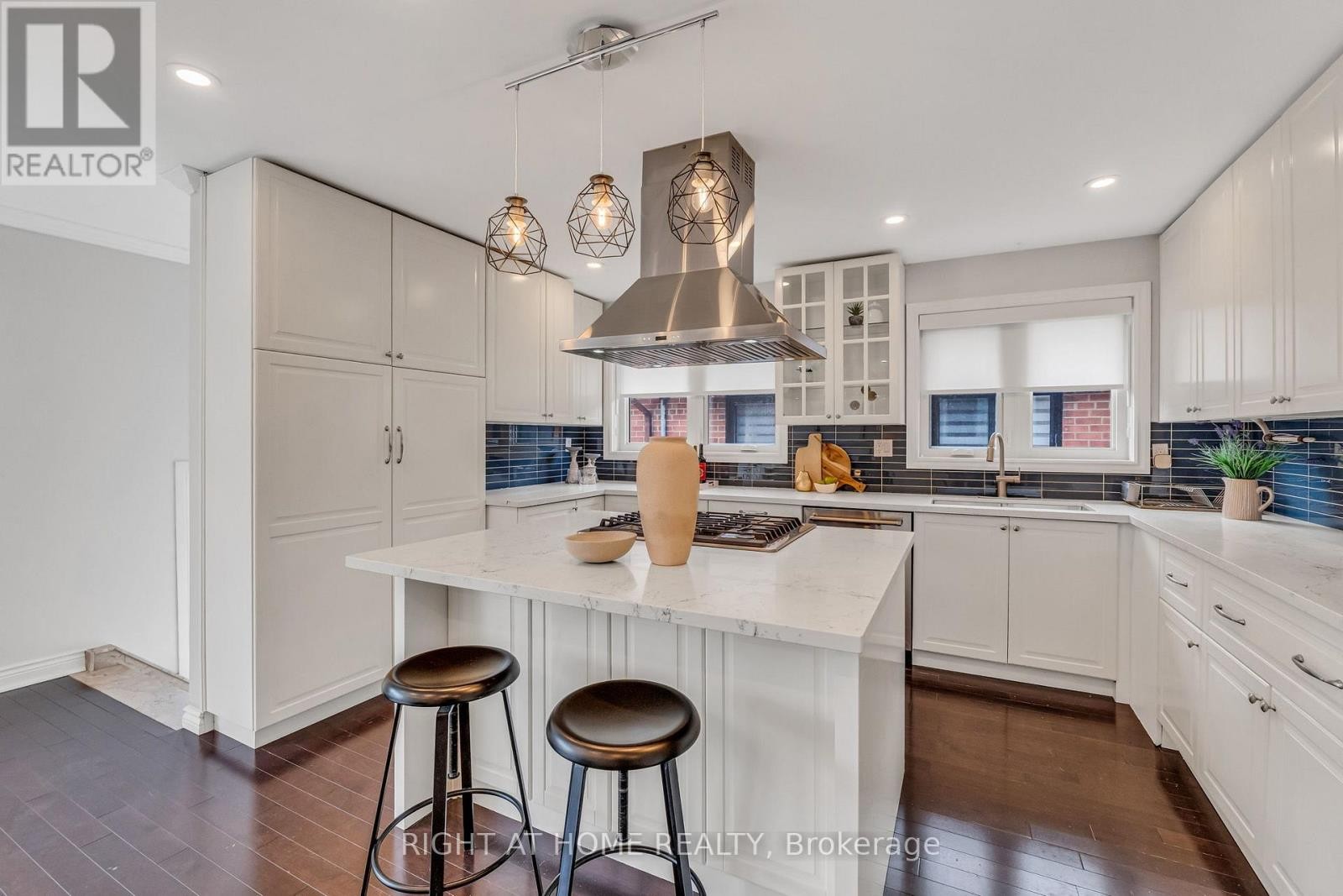 












110 VICTORY DRIVE

,
Toronto (Downsview-Roding-CFB),




Ontario
M3M2J8

