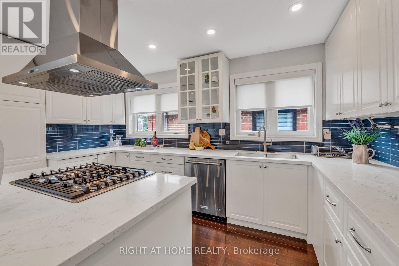 












110 VICTORY DRIVE

,
Toronto (Downsview-Roding-CFB),




Ontario
M3M2J8

