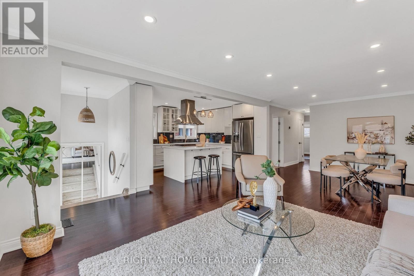 












110 VICTORY DRIVE

,
Toronto (Downsview-Roding-CFB),




Ontario
M3M2J8

