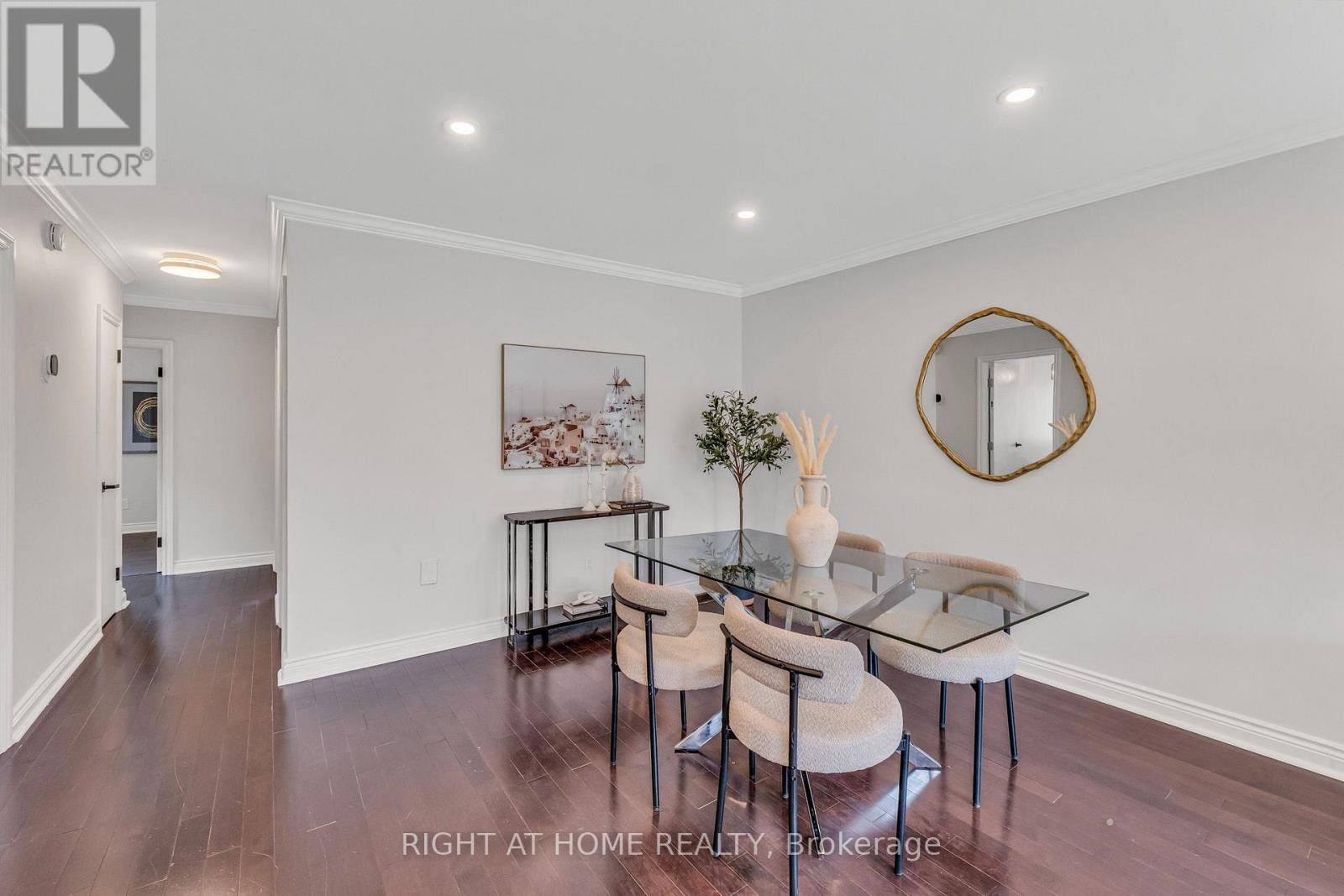 












110 VICTORY DRIVE

,
Toronto (Downsview-Roding-CFB),




Ontario
M3M2J8

