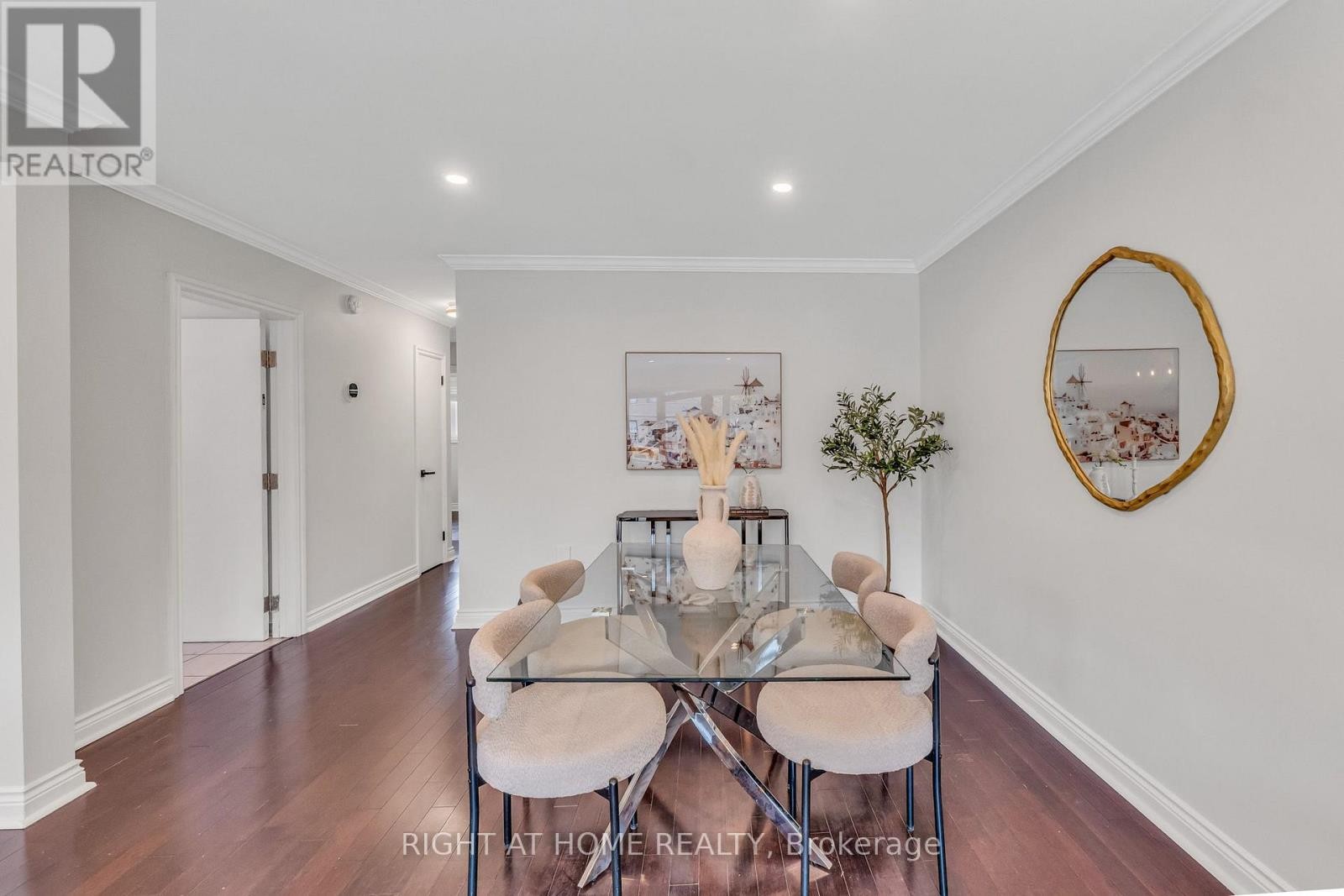 












110 VICTORY DRIVE

,
Toronto (Downsview-Roding-CFB),




Ontario
M3M2J8

