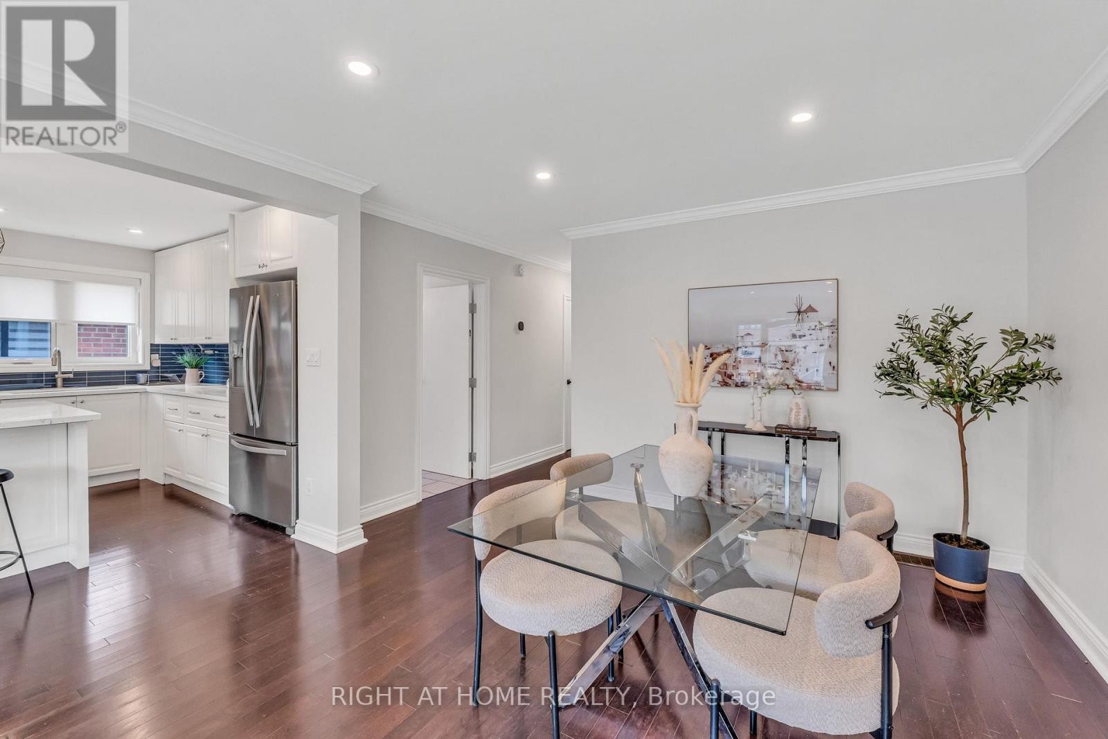 












110 VICTORY DRIVE

,
Toronto (Downsview-Roding-CFB),




Ontario
M3M2J8

