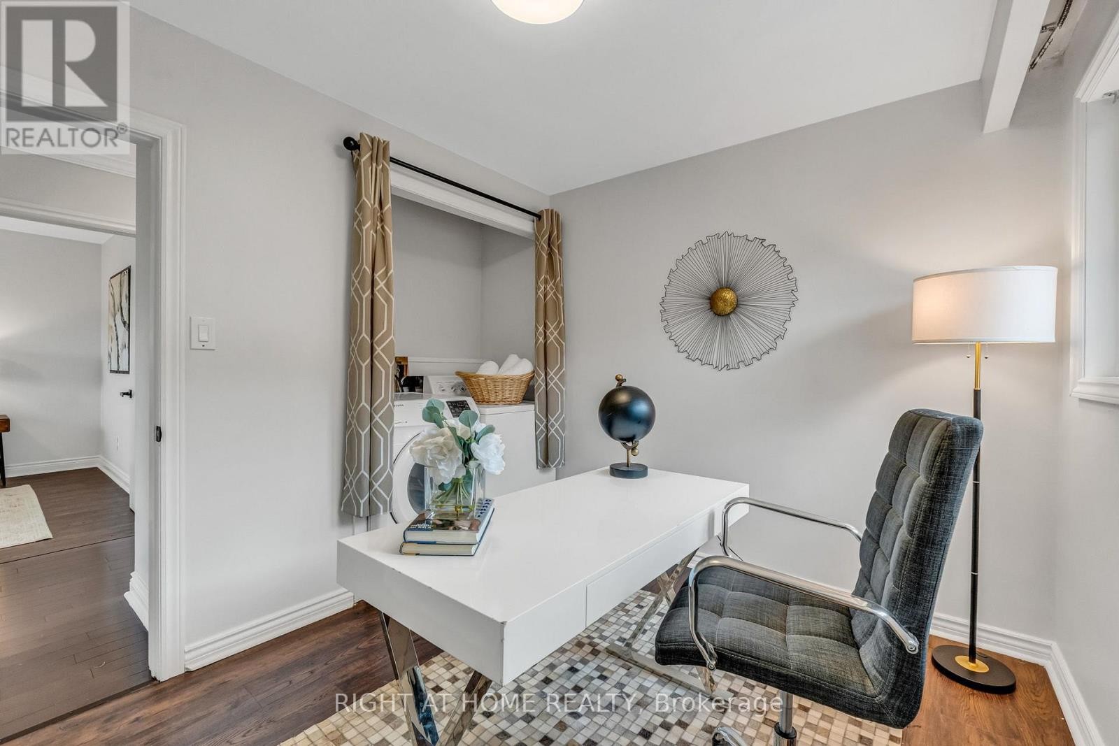 












110 VICTORY DRIVE

,
Toronto (Downsview-Roding-CFB),




Ontario
M3M2J8

