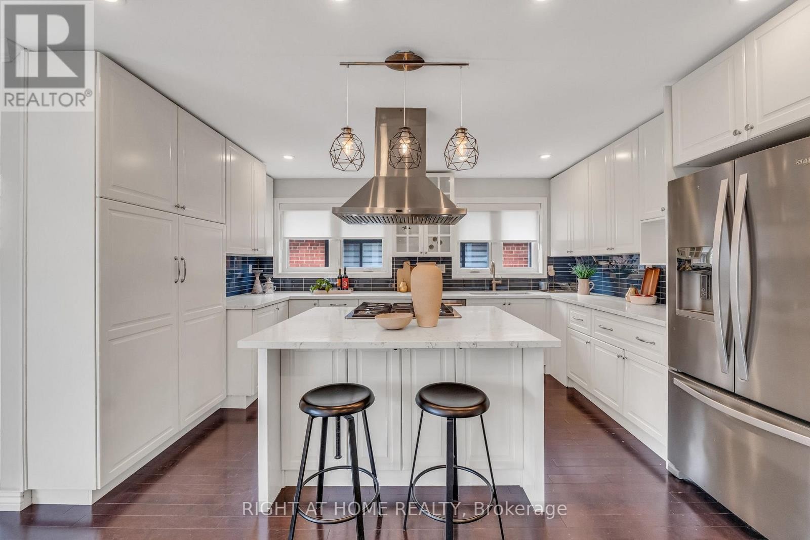 












110 VICTORY DRIVE

,
Toronto (Downsview-Roding-CFB),




Ontario
M3M2J8

