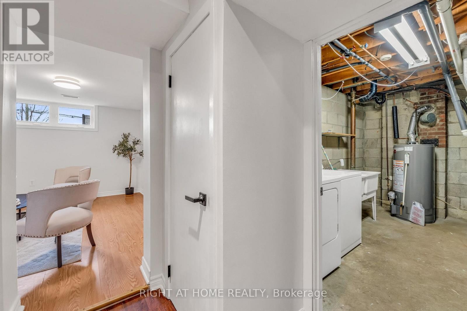 












110 VICTORY DRIVE

,
Toronto (Downsview-Roding-CFB),




Ontario
M3M2J8

