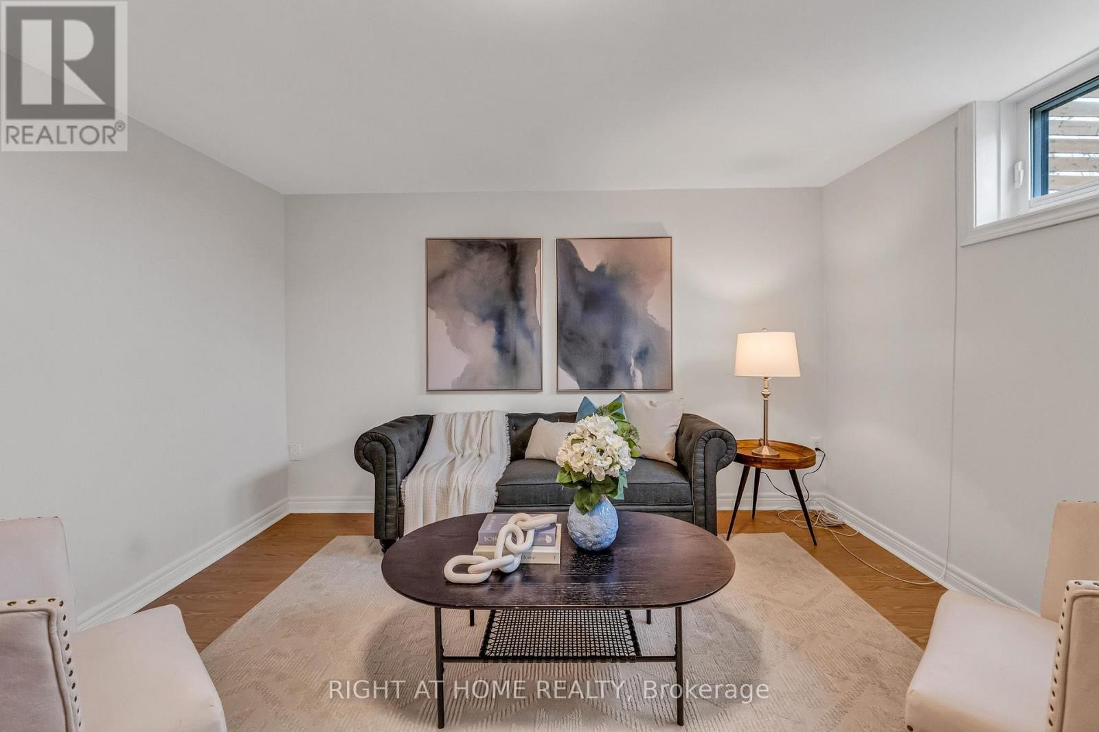 












110 VICTORY DRIVE

,
Toronto (Downsview-Roding-CFB),




Ontario
M3M2J8


