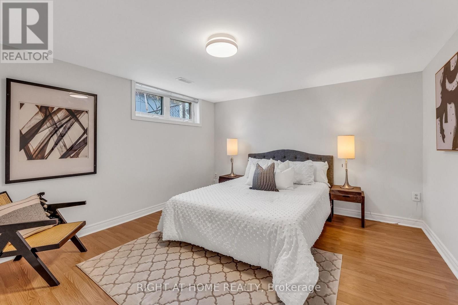 












110 VICTORY DRIVE

,
Toronto (Downsview-Roding-CFB),




Ontario
M3M2J8

