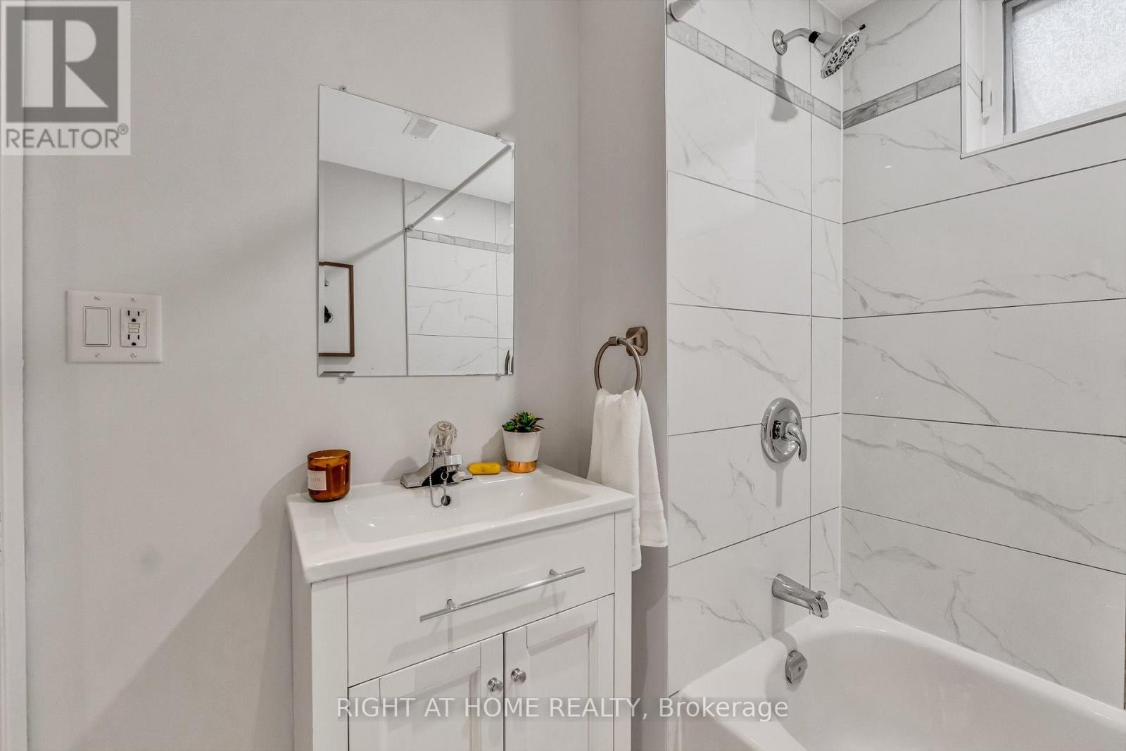 












110 VICTORY DRIVE

,
Toronto (Downsview-Roding-CFB),




Ontario
M3M2J8

